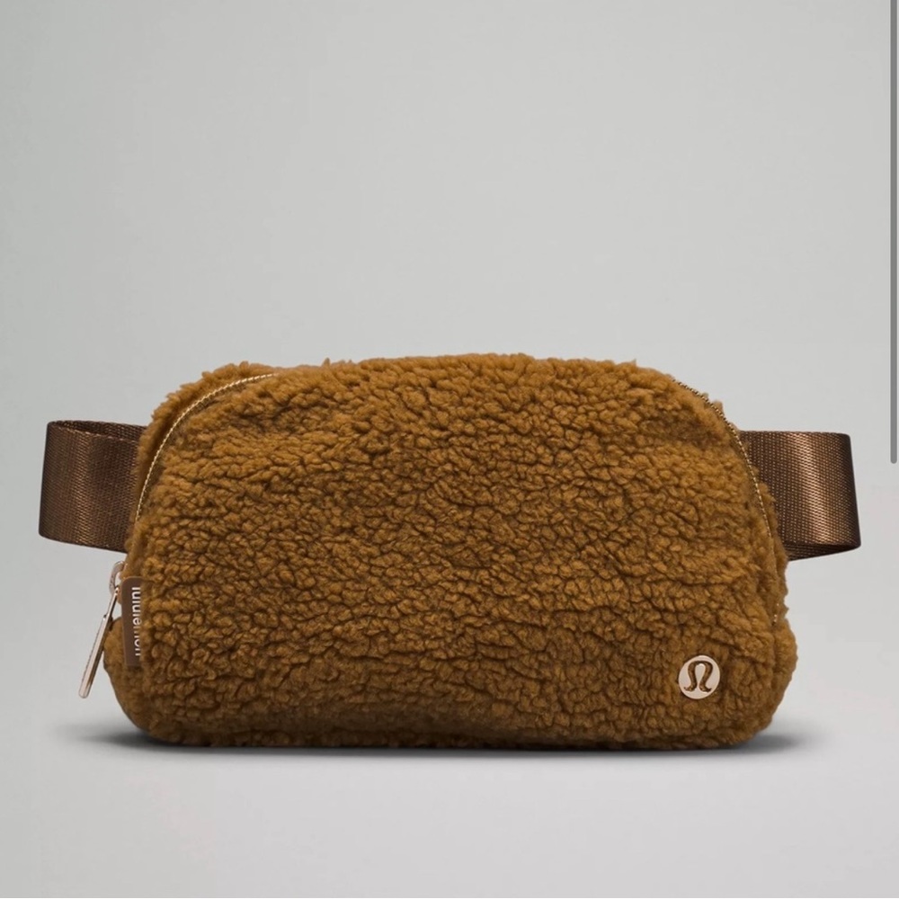Lululemon Everywhere Belt Bag Fleece
